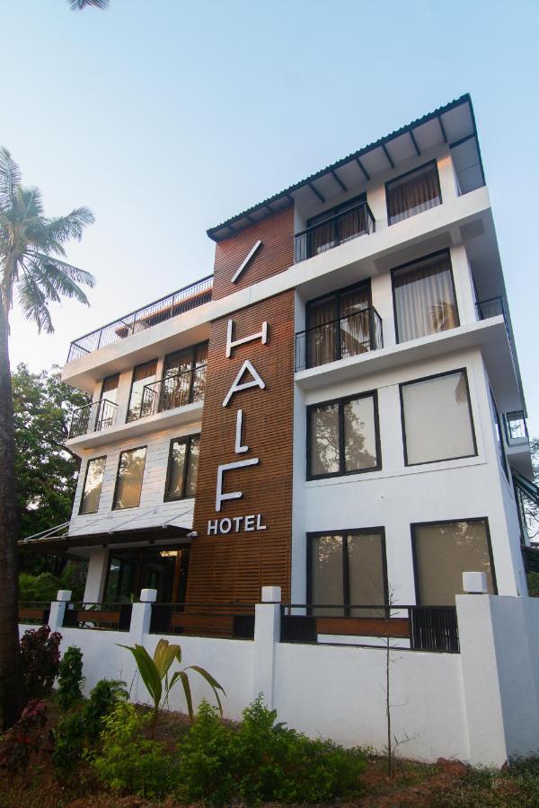 Half Hotel Calangute Esterno foto