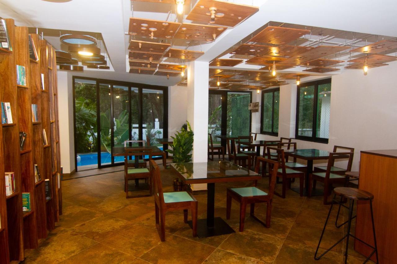 Half Hotel Calangute Esterno foto